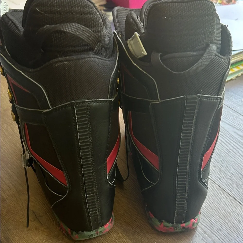 DC Black Snowboard Boots with red Accents and gold Hardware ! Size 7